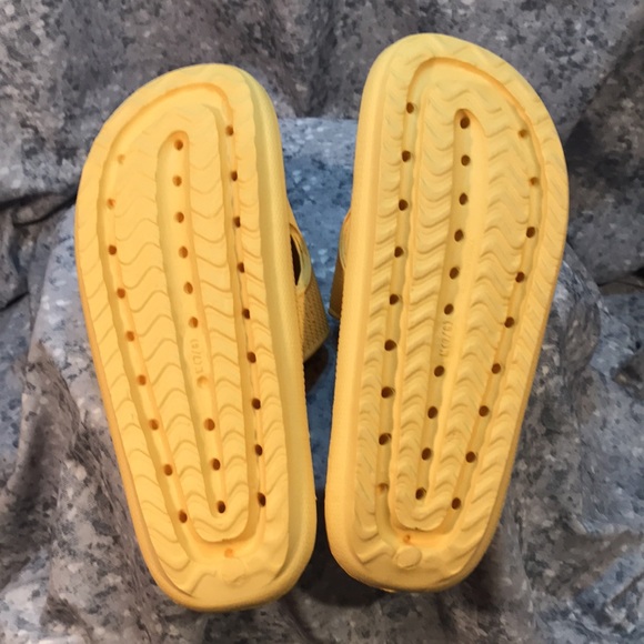 Men’s Size 7/8 Mustard Yellow Slide Sandals, Soft, Flexible, Supportive☀️NWOT☀️ - Picture 7 of 7